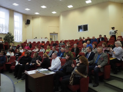 Депутаты приняли участие в обсуждении благоустройства сквера Защитникам Москвы